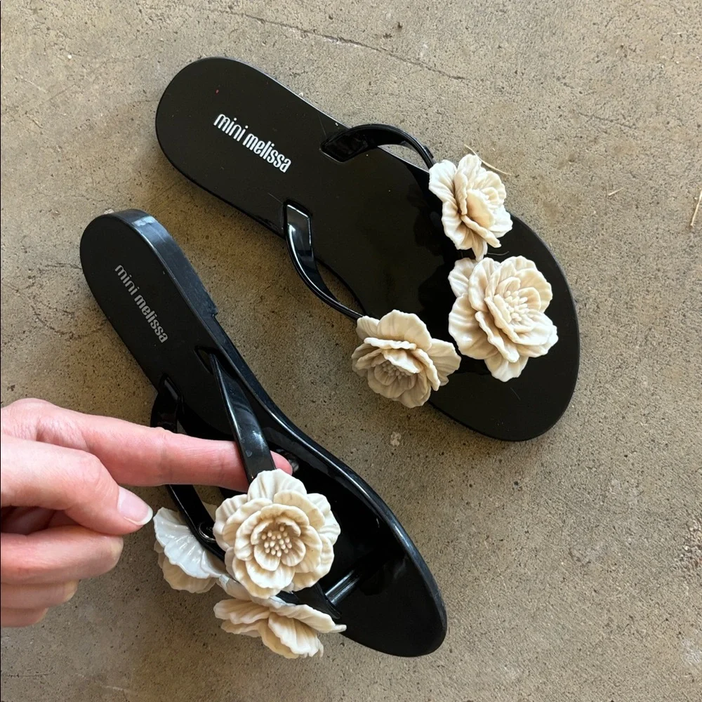 Mini Melissa Girl’s Harmonic Springtime Sandals in Black & Beige